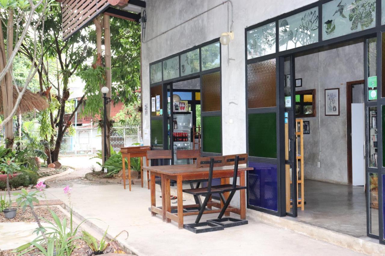 The Picturebook Guesthouse Mae Sot Bagian luar foto