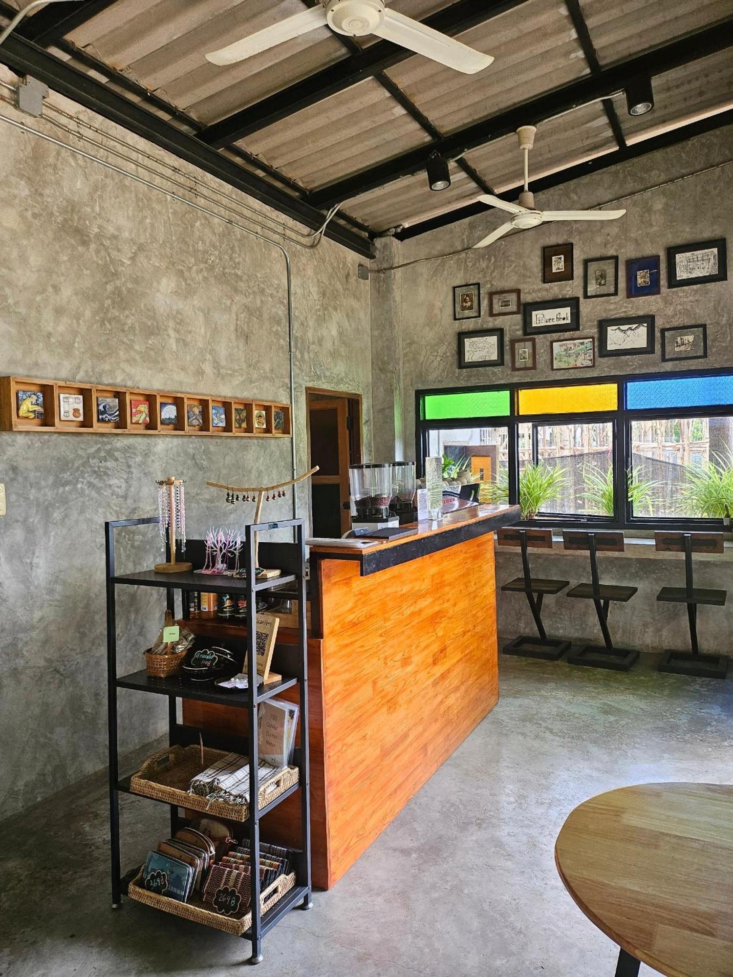 The Picturebook Guesthouse Mae Sot Bagian luar foto