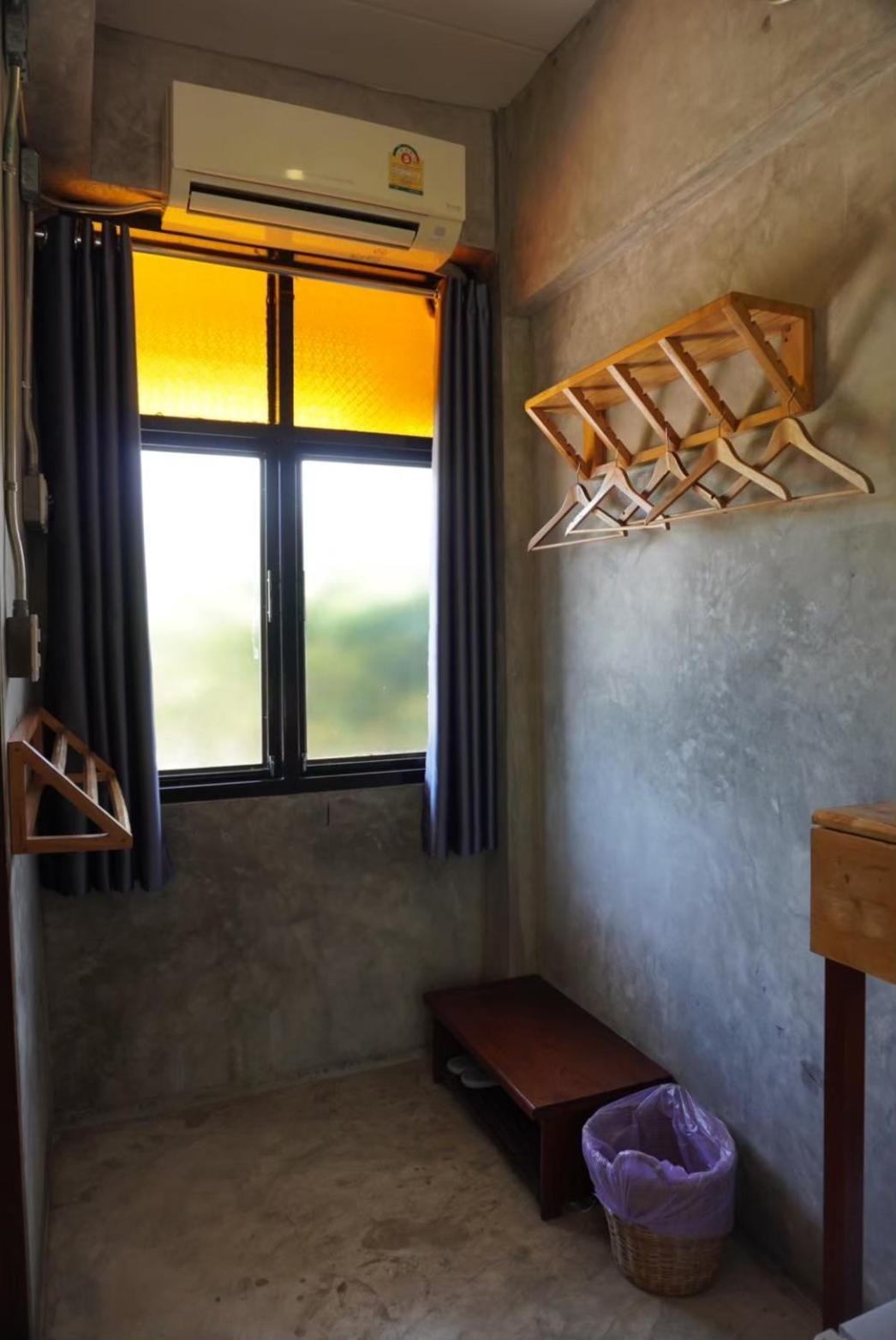 The Picturebook Guesthouse Mae Sot Bagian luar foto