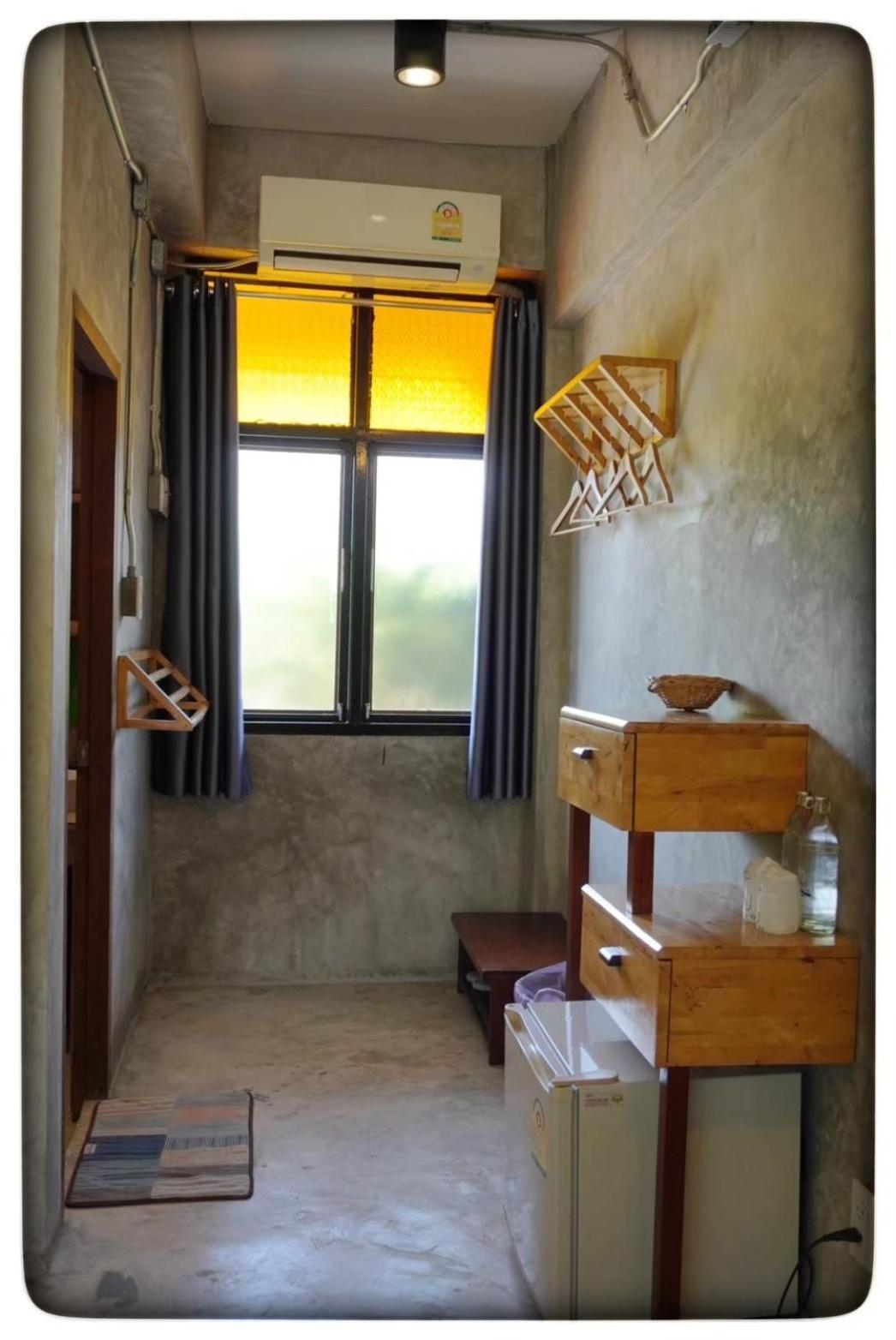 The Picturebook Guesthouse Mae Sot Bagian luar foto