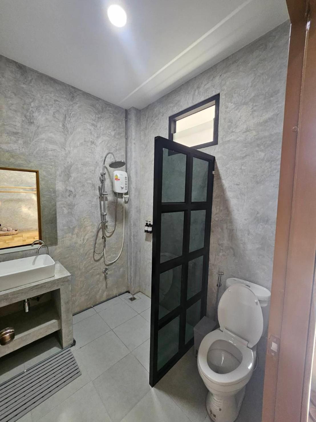 The Picturebook Guesthouse Mae Sot Bagian luar foto