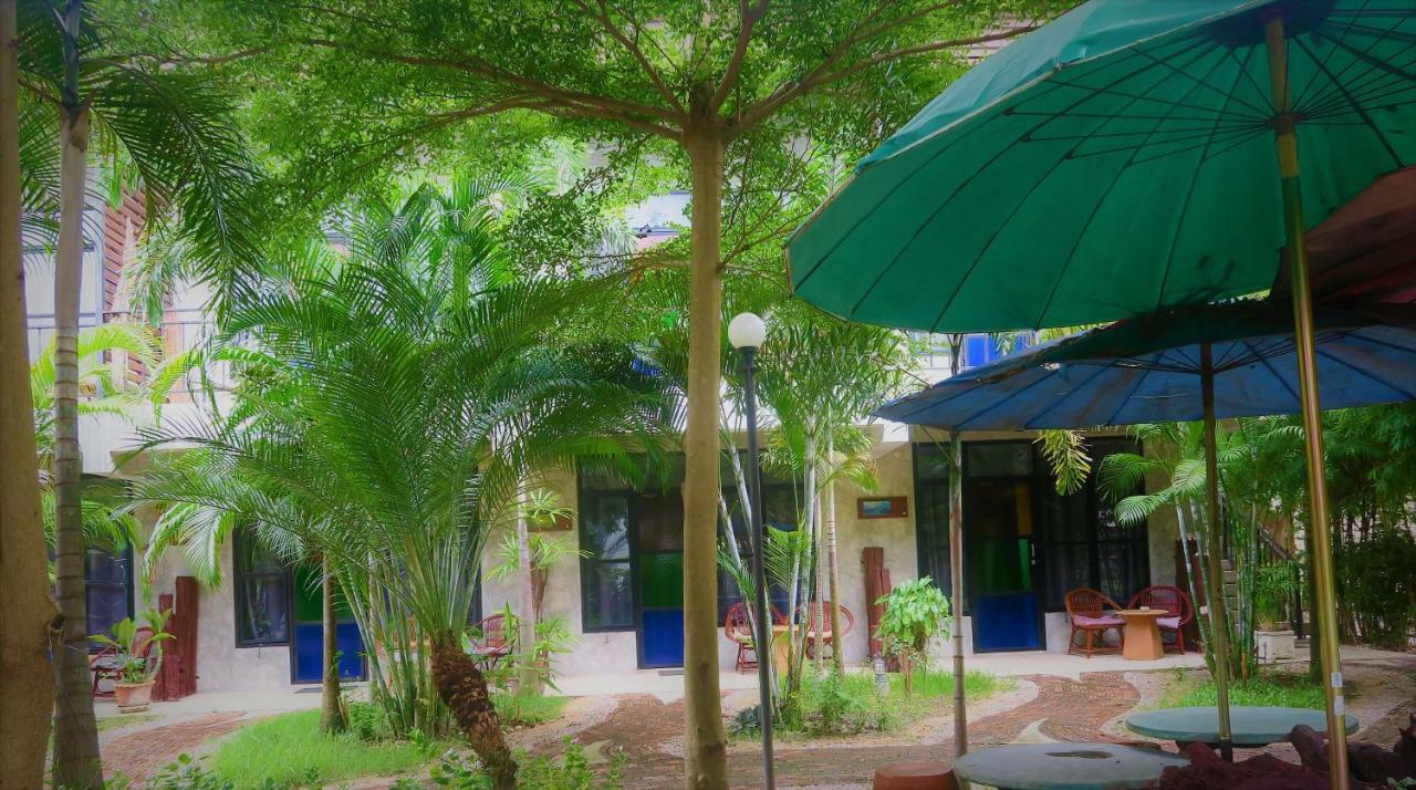 The Picturebook Guesthouse Mae Sot Bagian luar foto