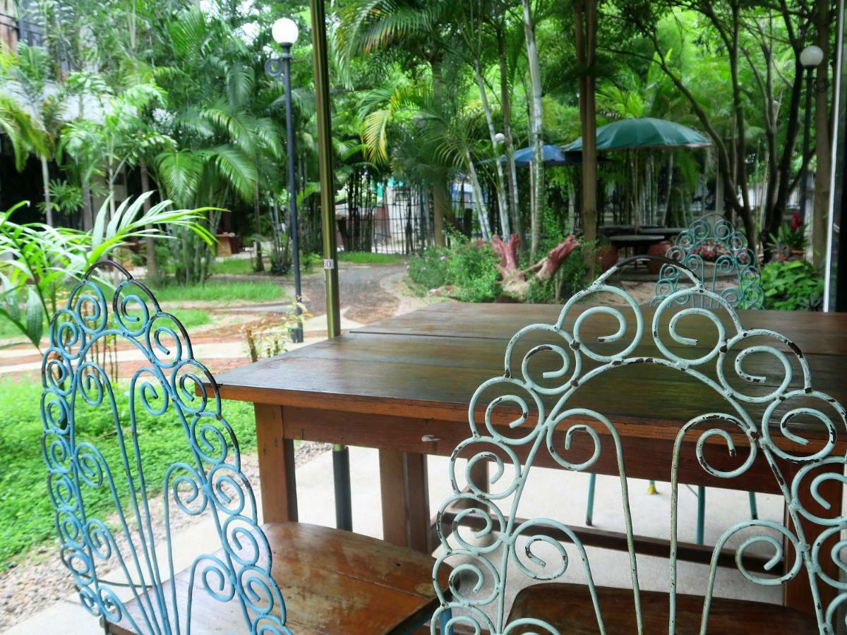 The Picturebook Guesthouse Mae Sot Bagian luar foto