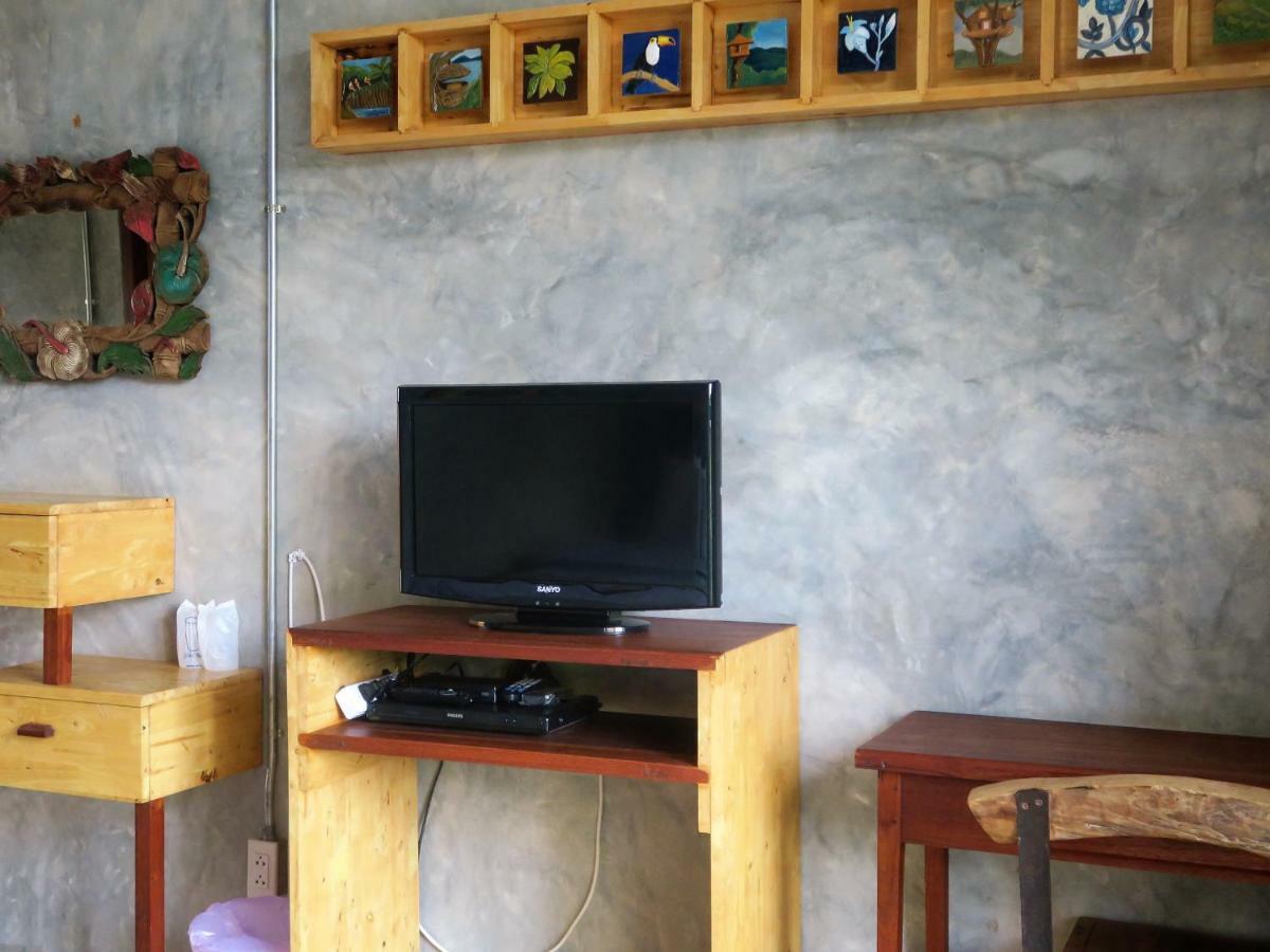 The Picturebook Guesthouse Mae Sot Bagian luar foto