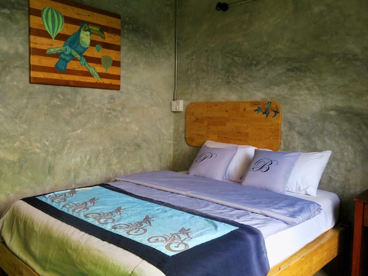 The Picturebook Guesthouse Mae Sot Bagian luar foto